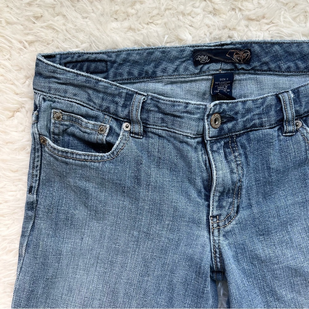 Roxy Cuffed Capri Jeans Mid Rise Blue Light Wash Size 7 Excellent Used Condition - Picture 2 of 5